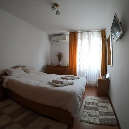 La Tine Acasa La *